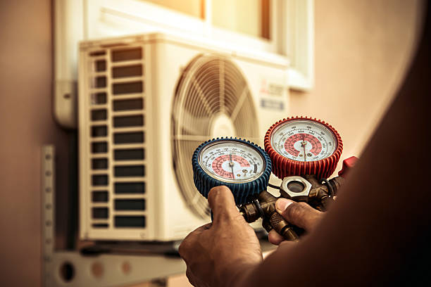 Professional Hvac Installation technician working in Tiline, KY